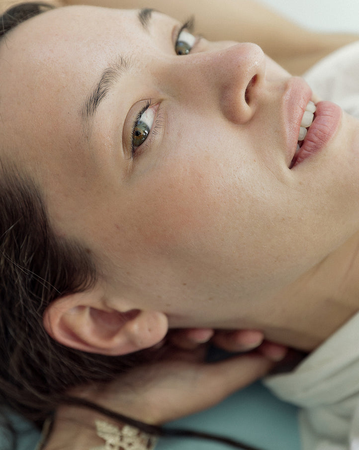 Redness? Calm inflammation & support your skin’s natural defences. 
